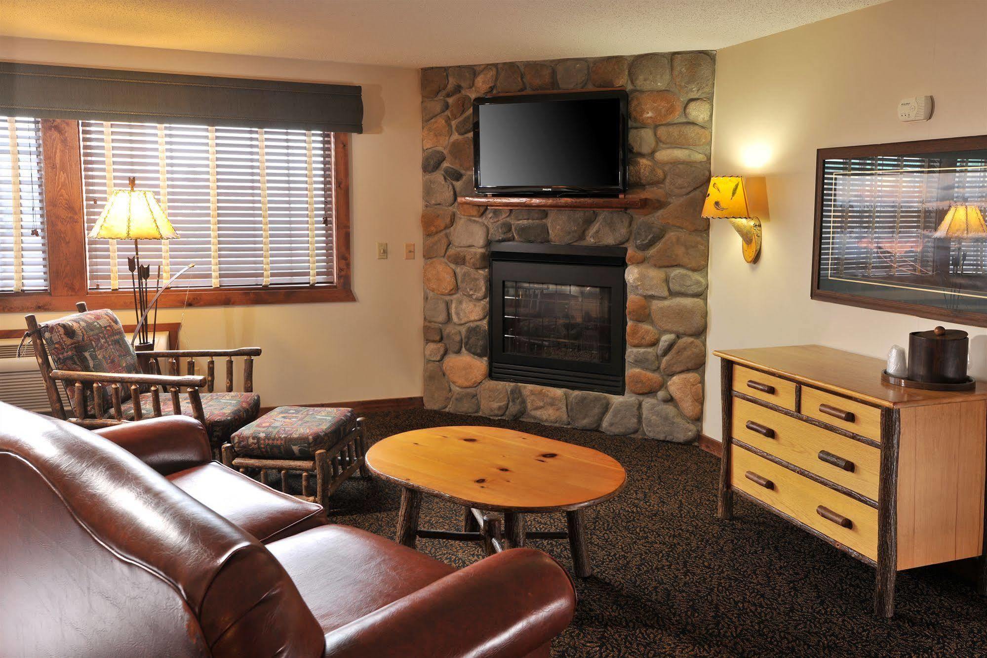 Cedar Creek Hotel Wausau - Rothschild 외부 사진